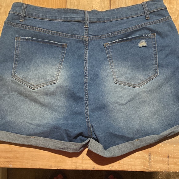 Shein ladies jean shorts size 3 x - Picture 2 of 3